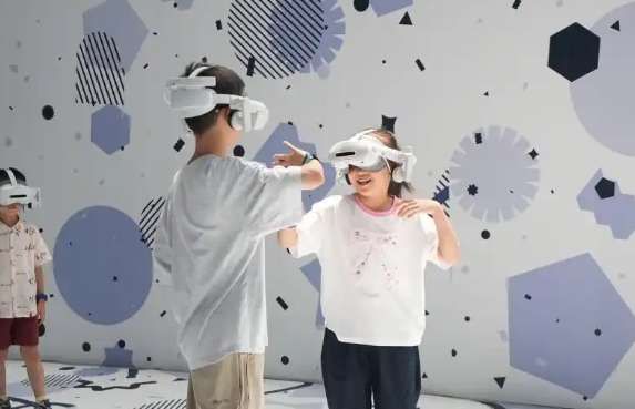 浙江省科技馆亮相天文科普VR大空间,用PICO头显还原比邻星系统