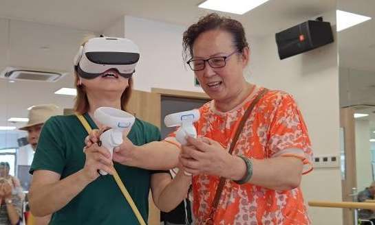 上海普陀区应急管理局用PICO头显举行沉浸式消防演习