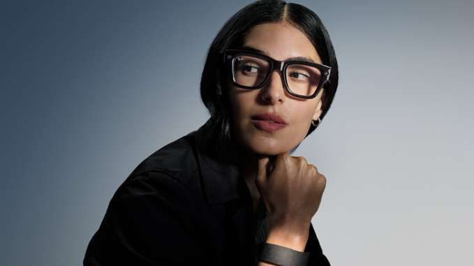 Meta发布AI眼镜Ray-Ban Display+神经腕带，售价799美元