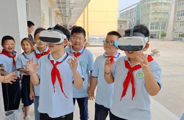 映维日报：Meta公布一系列AI/VR生态更新，Vision Pro 2 采用 R2 空间计算芯片  第12张