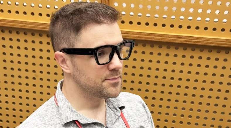 Ray-Ban Display智能眼镜上手体验:巧妙设计 vs 现实差距