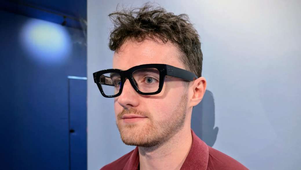 上手体验：Ray-Ban Display智能眼镜+Neural Band腕带