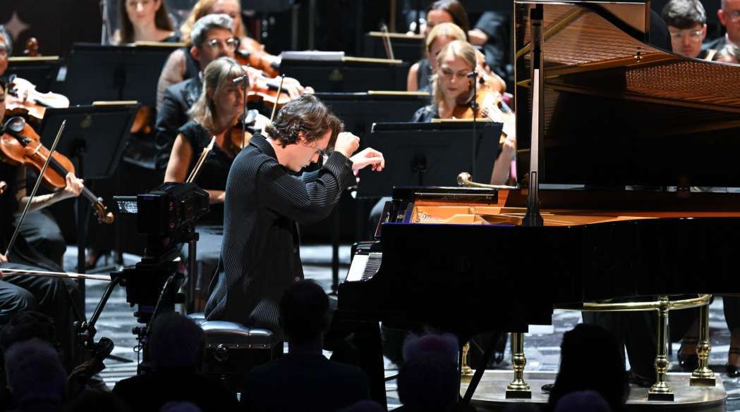 苹果宣布多部沉浸式视频新作将登陆Apple Vision Pro  第3张